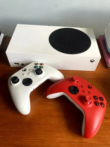 Xbox Series S - Com 2 controles