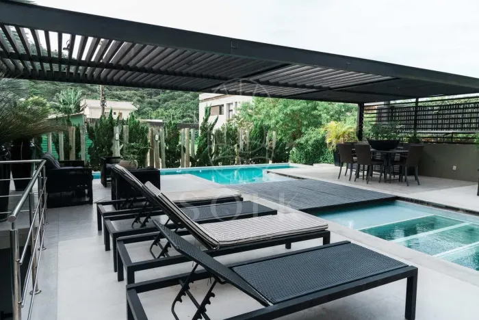 Casa de 1200m² no Condomínio Vivendas do Atlântico em Balneário Camboriú