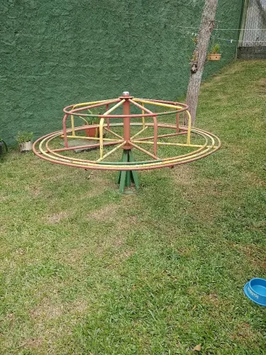 Gira-Gira Infantil para playgrounds, parquinhos, chácaras. Para retirar, Faça uma proposta
