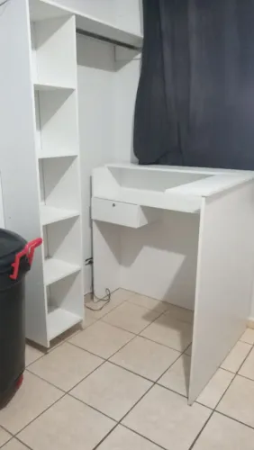 Balcão e comeia com cabideiro