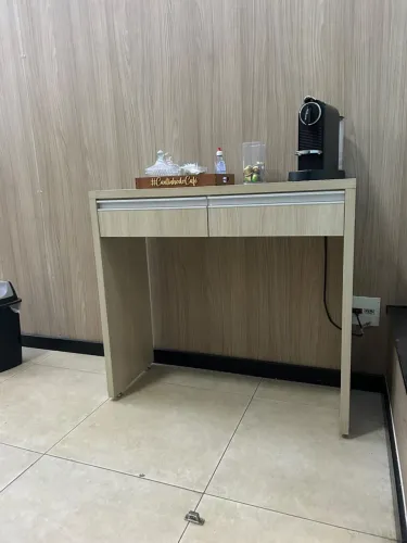 APARADOR / MESA DE APOIO À VENDA!