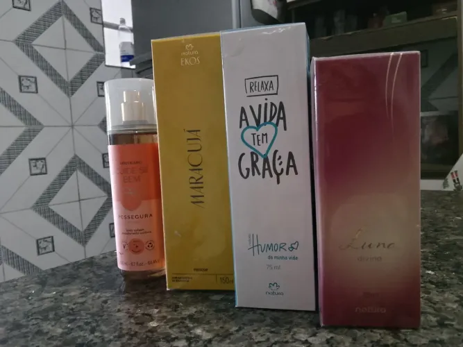 Perfumaria / os 4 perfumes por um valor só
