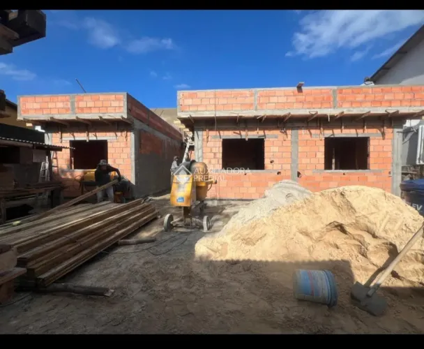 Casa Aconchegante no Campeche: Seu Refúgio Próximo à Praia e Comércios!