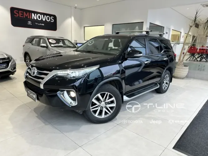 Toyota Hilux SW4 SRX 4X4 2.8 TDI 16V Dies. Aut. 2017