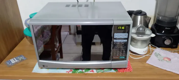 Microondas Espelhado LG 31 litros