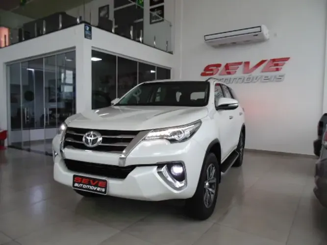 Toyota Hilux SW4 SRX 4X4 2.8 TDI 16V Dies. Aut. 2018