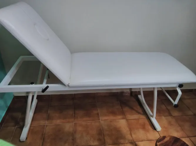 Maca de estética e massagem + escada