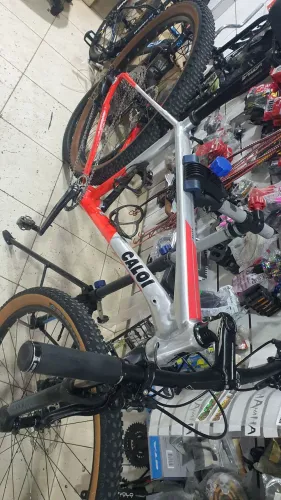 Caloi elite Alumínio também.19 pneus tubeless.