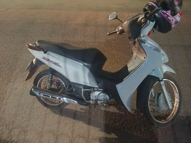 Vendo ou troco por carro do meu interesse moto no meu nome.e em dias