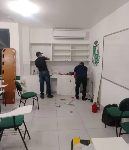 Montagem de móveis entre outros serviços