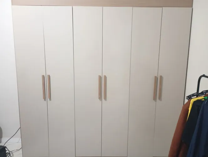Guarda roupa 6 portas