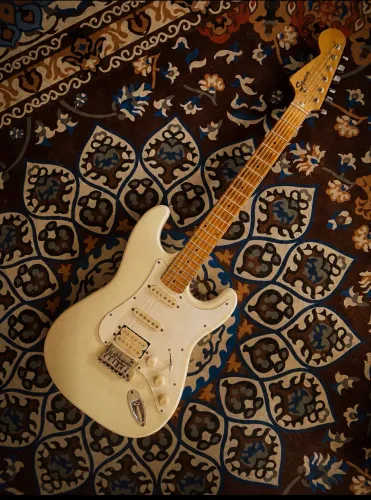 Squier anos 80 head invertido