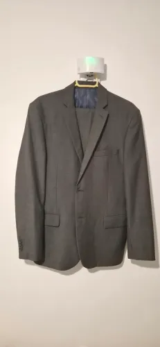 Traje completo, paletó e calça cinza escuro marca VR , paletó 54, calça 44, novíssimo