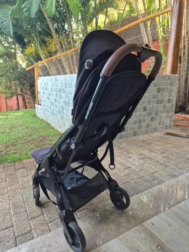 Carrinho de Bebê Maxi-Cosi Eva - Preto com alça marrom