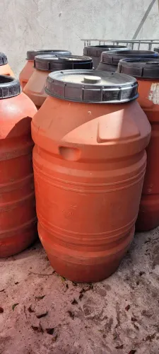 Bombona / barril / galões de plástico 250 litros usados com alimentos 