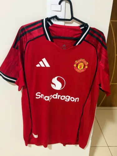 Camisa Manchester United na etiqueta