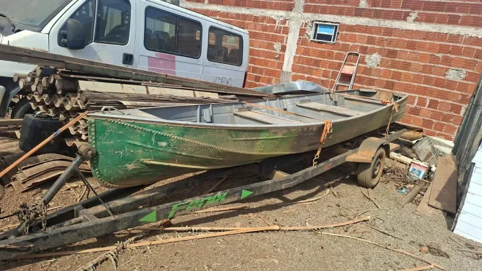 Barco com motor