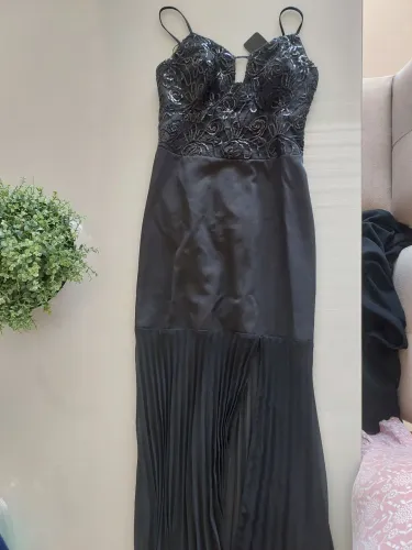 Vestido Fem Maria Valentina Longo Com Saia Plissada Preto M
