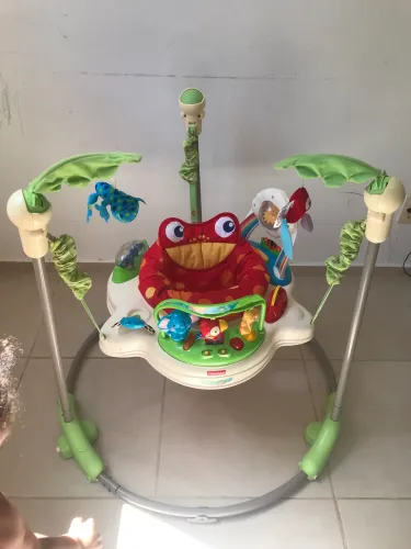 Jumperoo Fisher Price, assento giratório pra seu bebê brincar com mais mobilidade.
