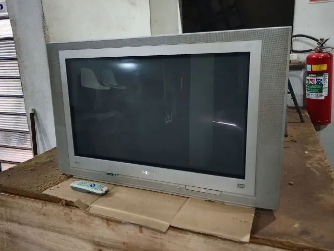 TV tela plana 32 polegadas relíquia antiguidades,com entrega grátis para Ribeirão preto 