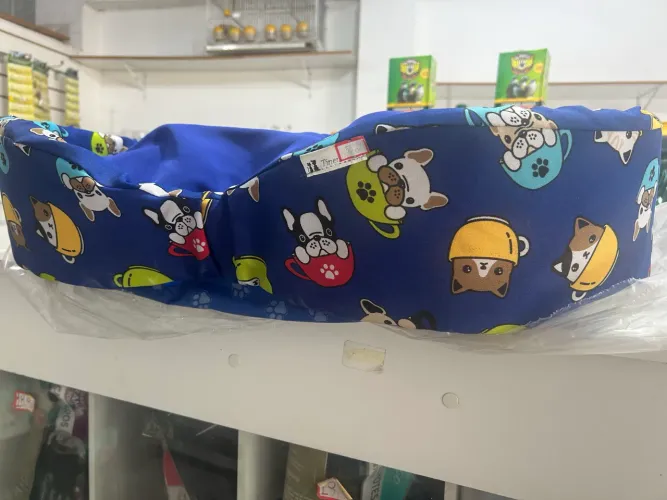 caminha para pets da marca Tiner com estampa de bulldog francês em xícaras.