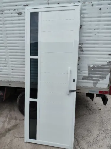 Porta de Lambri Alumínio Branco c/ Puxador