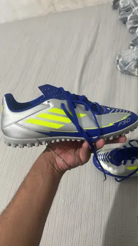 Chuteira adidas