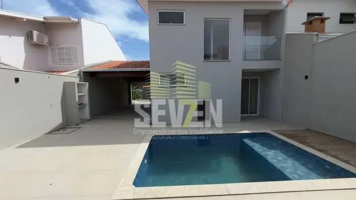 Sobrado à Venda no Condomínio Jardins do Sul 3 Quartos, Piscina e Área Gourmet Completa