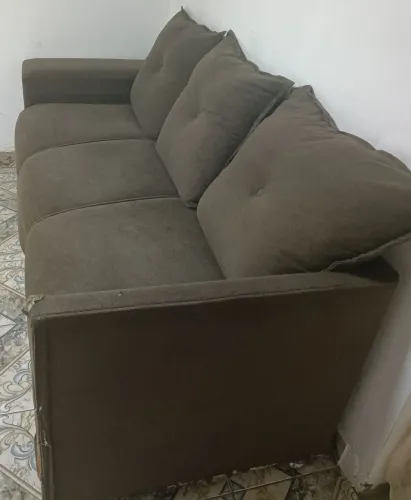 Sofá de três lugares