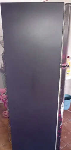 Vende-se geladeira, 400 reais, tá sem gás.. 