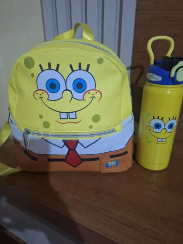 Bolsa e garrafa do Bob esponja zona criativa 150 cada