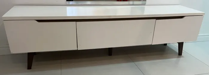 Doação de rack/aparador branco para TV