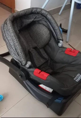 Bebê conforto + base burigotto Touring 