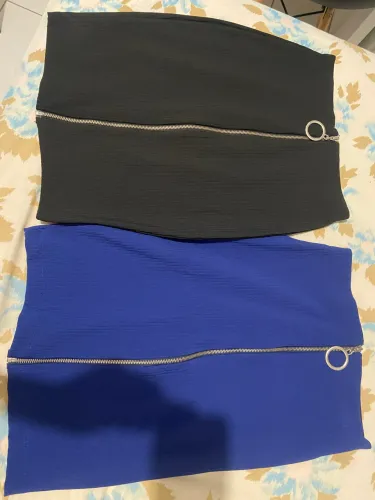 Duas Saias Azul e Preta, com zíper/ Novas
