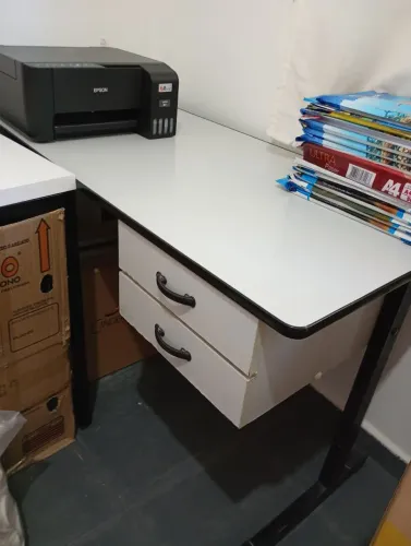 Mesa escritório com 2 gavetas desapego escrivaninha 