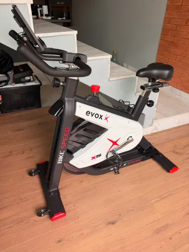 Bicicleta Spinning Magnétic System X5 Evox Inércia 18kg
