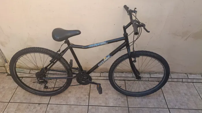 Bicicleta aro 26 com marcha usada mais em boas condições funcionando normalmente