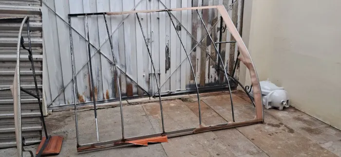 Vendo 2 Estruturas de toldo usadas em bom estado.