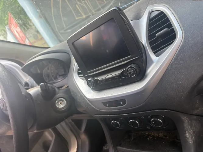 Multimídia Original do Ford Ka com moldura