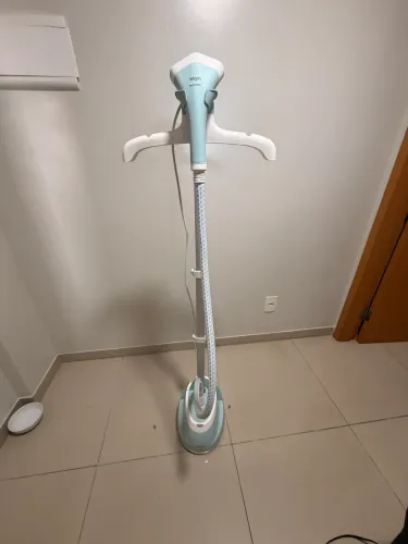 Passadeira de Roupa a Vapor Vertical Elgin - Steamer, Vaporizador e Higienizador 1,6L