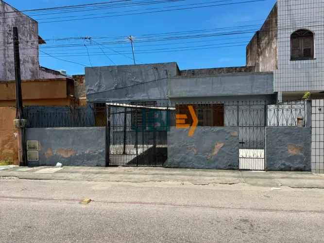 Casa à venda com 4 quartos e 365m² - Monte Castelo -