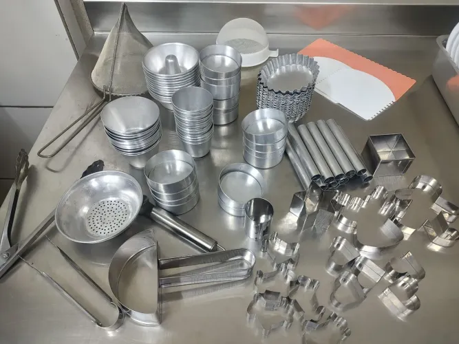 Lote de Utensílios de Confeitaria e Padaria - +70 peças