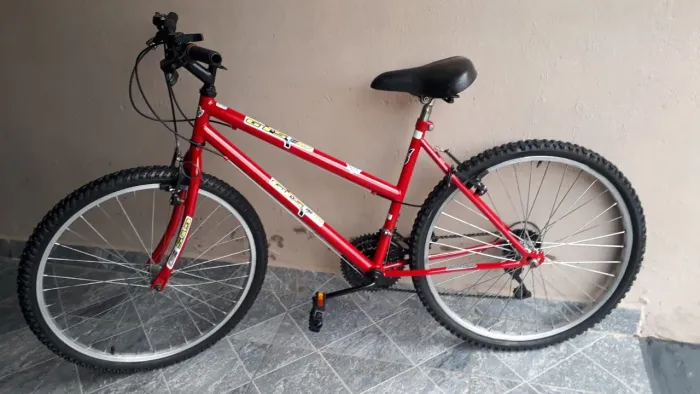 BICICLETA ARO 26 BOA PARA ADULTO E ADOLESCENTE VENDO OU TROCO POR OUTRA DE MENOR VALOR
