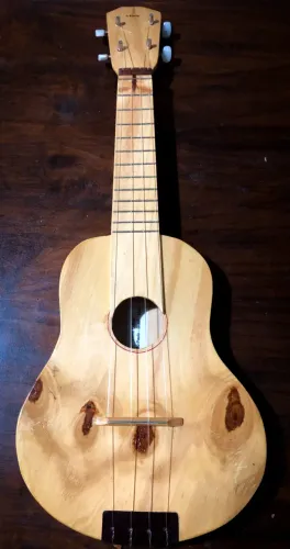 Ukulele artesanal Tenor - Eddie luthier, linha ecológica
