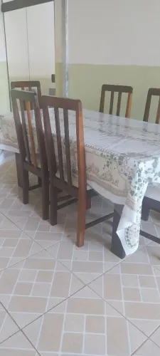 Mesa de jantar com 06 cadeiras