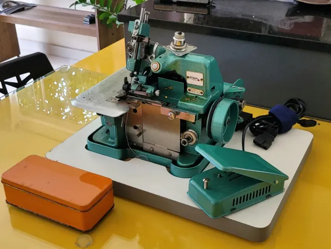 Maquina de costura semi industrial Overlock GN1-6D