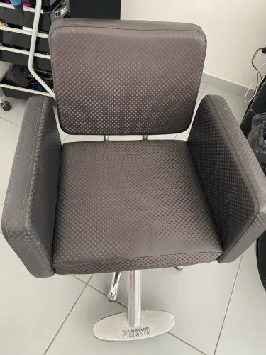 Vendo cadeira e lavatório