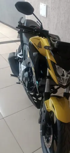 CB 300F DOURADA 2024 ÚNICO DONO
