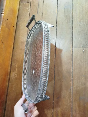 Bandeja com pezinho