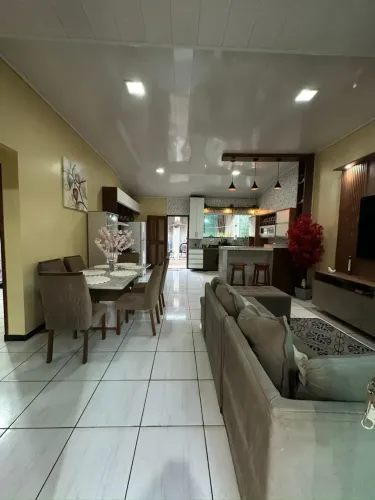 Casa com 3 quartos e área gourmet em Benevides por R$ 250 mil
